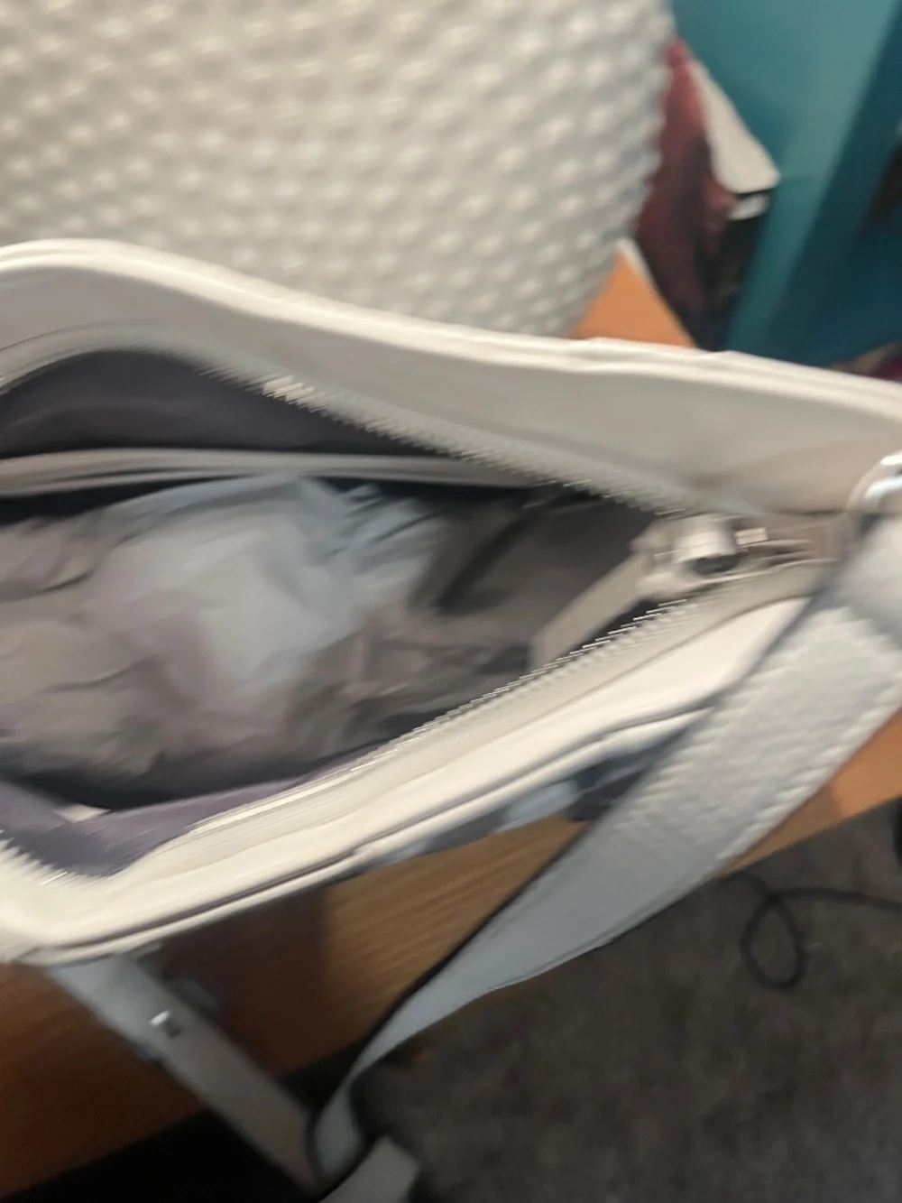 Simple Vera Vera Wang White Purse Faux Leather